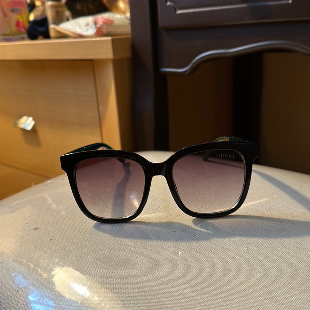 Gucci Sunglasses Brand New Never Worn Made inItaly it doesn’t come with the box